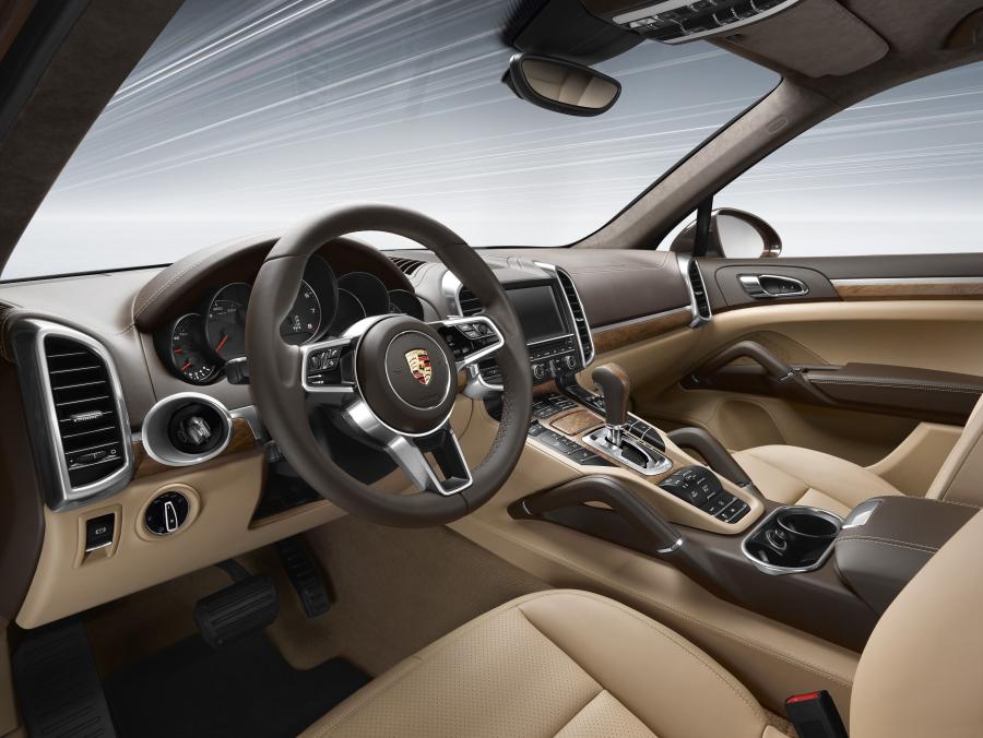 Интерьер Porsche Cayenne (958) 2014 года  (фото 3 из 8)